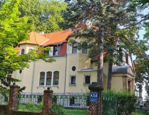 Sanatorium Uzdrowiskowe Dąbrówka w Szczawnie-Zdroju