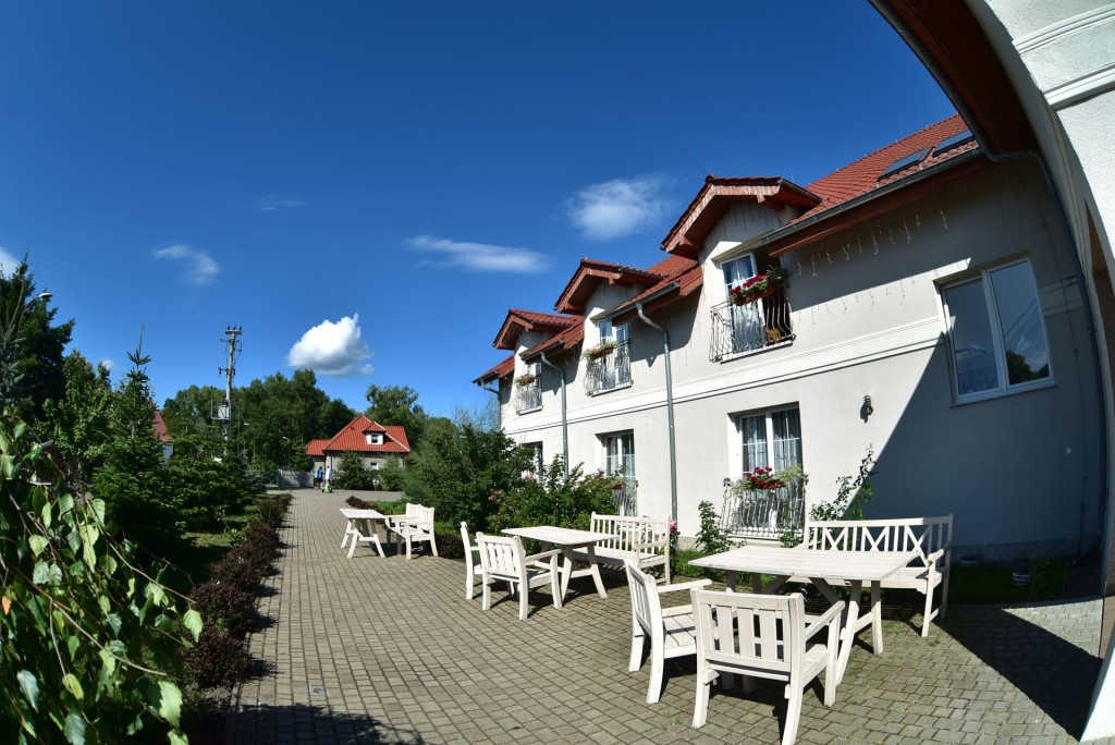 Dom Seniora „Stepniczanka" w Stepnicy oddaje do dyspozycji swoich podopiecznych słoneczny taras z ławeczkami