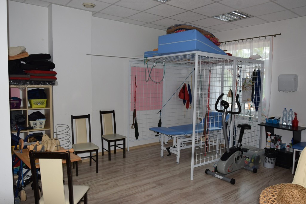 W Domu Spokojnej Starości „Filiżanka" w Gnojniku znajduje się dobrze wyposażona sala do rehabilitacji
