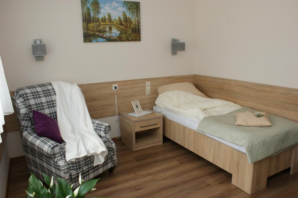 Jeden z pokoi w Domu Seniora „Nad Strumykiem” w Częstochowie