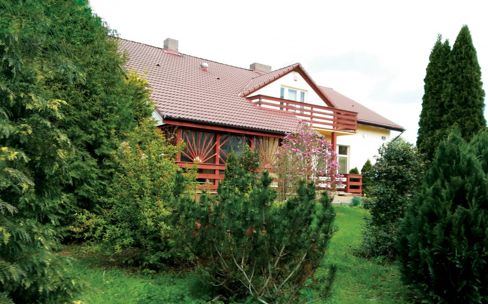 Dom Seniora „Willa DOMMED” w Zaszkowie i otaczający go ogród 