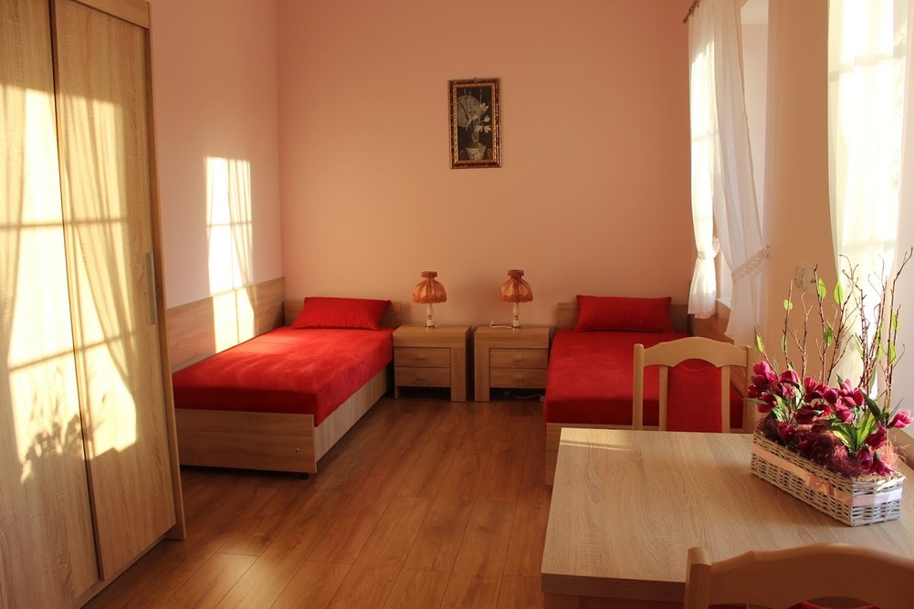 Jeden z pokoi 2-osobowych w Pałacu Seniora w Raszkowie