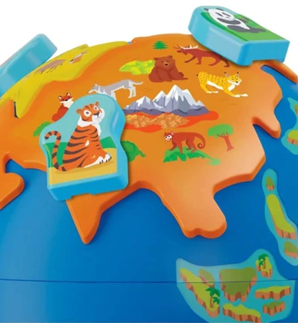 Zbliżenie na pomarańczowa Azję w Interaktywnym Globusie przdszkolaka dla wnuczka