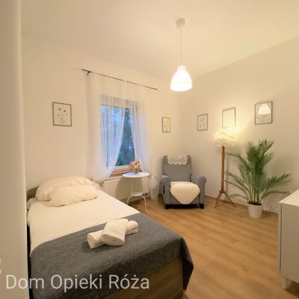 Dom opieki „Róża” w Łomiankach – Dąbrowie