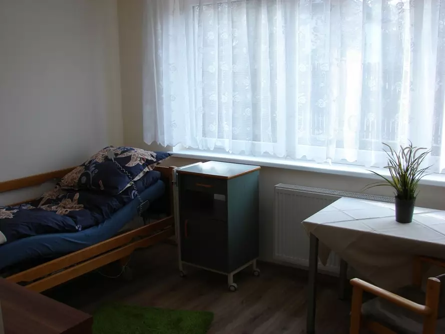 Jeden z pokoi w Domu Opieki „Optima” w Halinowie
