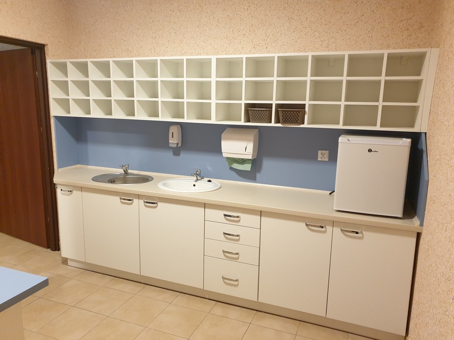 W Domu Seniora „Pod Dębem” w Klepaczce  znajduje się gabinet pielęgniarski