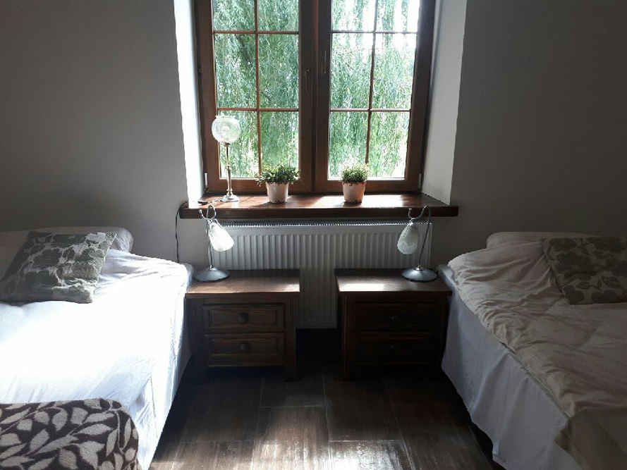 Jeden z pokoi 2-osobowych w Domu dla Osób Starszych Stowarzyszenia Roch w Płoskiem