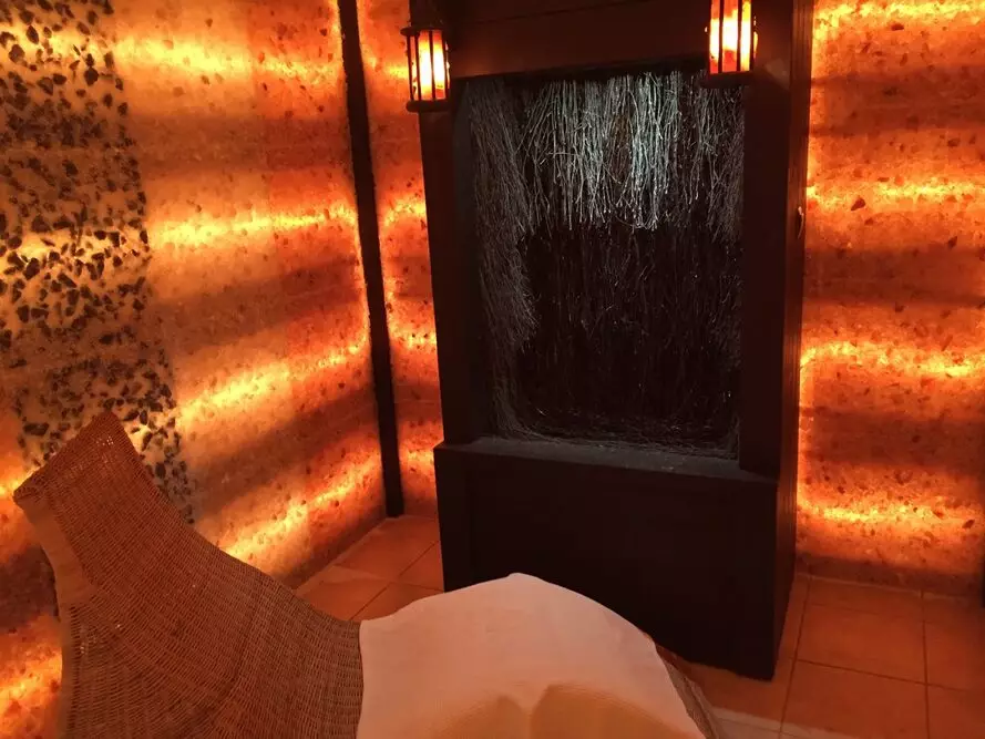 Jedną z atrakcji Domu Opieki DESIDERATA w Praszce  jest grota solna z mini tężnią solankową