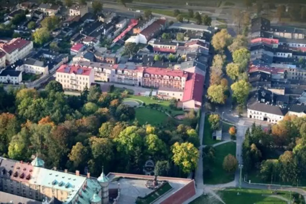 Dom Pomocy Społecznej p.w. św. Antoniego Zgromadzenia Sióstr Miłosierdzia św. Wincentego a Paulo w Częstochowie z lotu ptaka