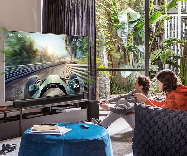 System nagłośnienia Samsung HW-Q700B do oglądania telewizji przez Babcie i Dziadka