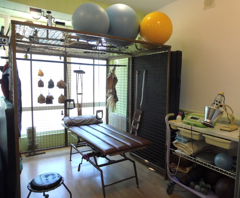 Dom Pomocy Społecznej w Chodzieży  dysponuje specjalistycznym sprzętem do rehabilitacji, w tym kabiną UGUL