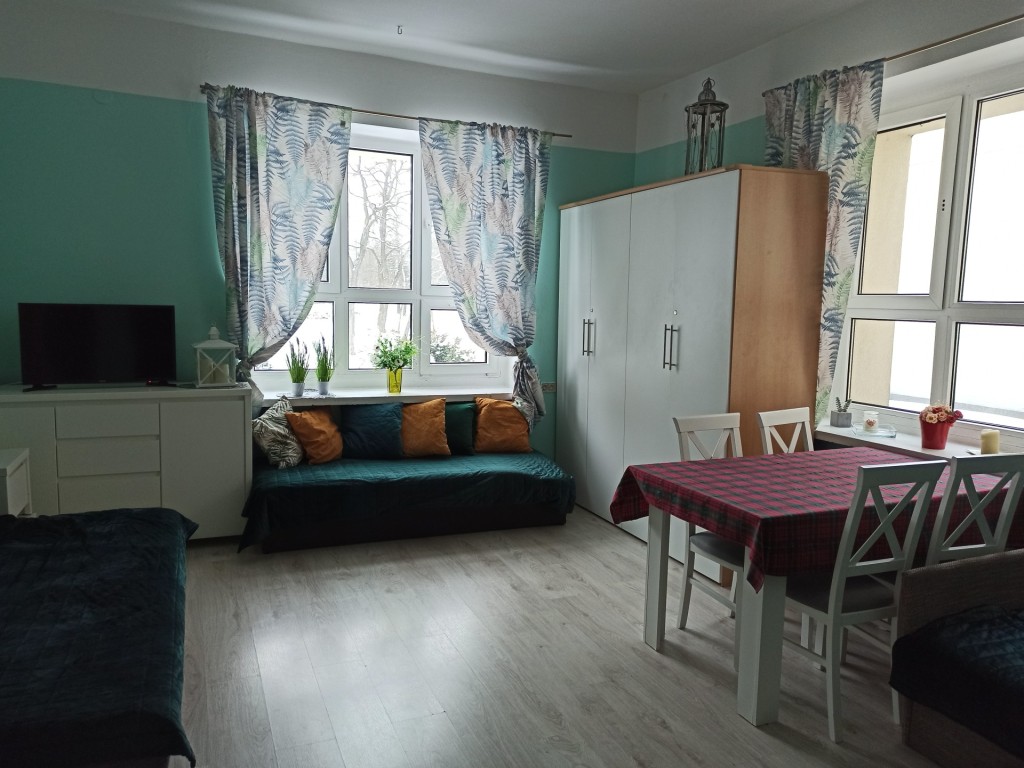 Pokoje mieszkalne w Domu Pomocy Społecznej w Rzadkowie  są jasne, przestronne i funkcjonalnie urządzone