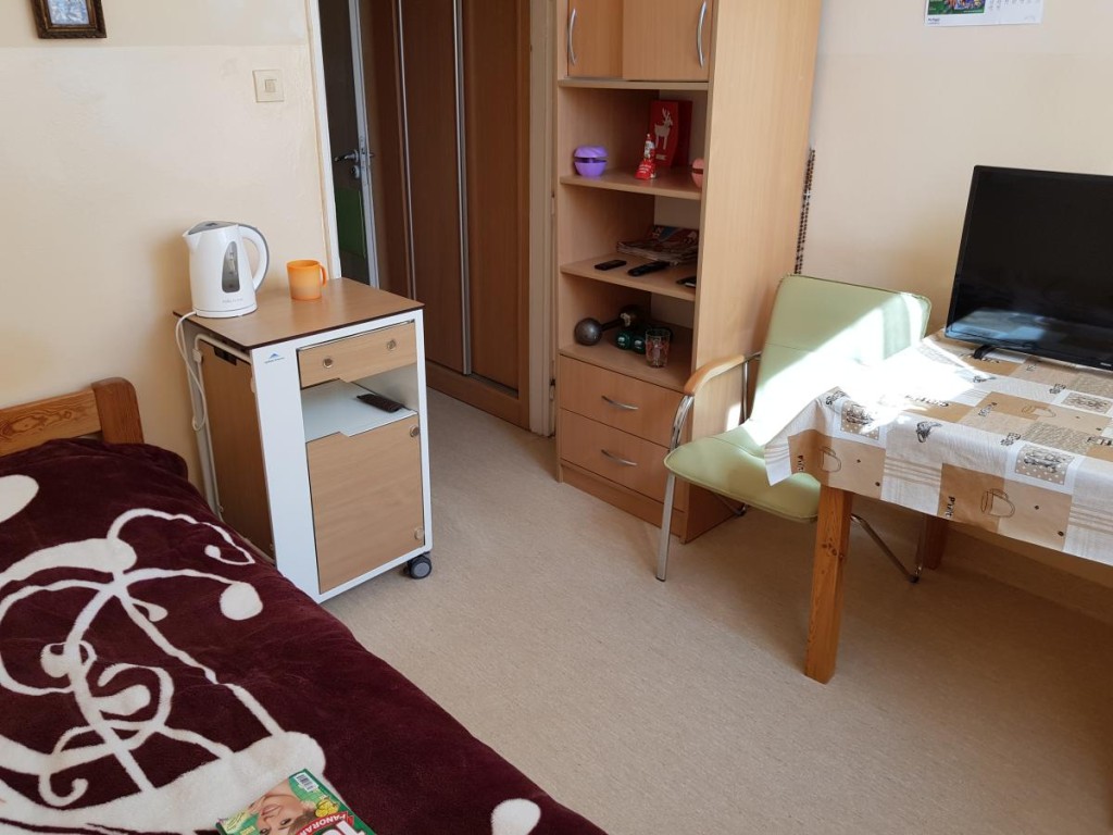 Jeden z pokoi w Domu Pomocy Społecznej „Senior” w Różance