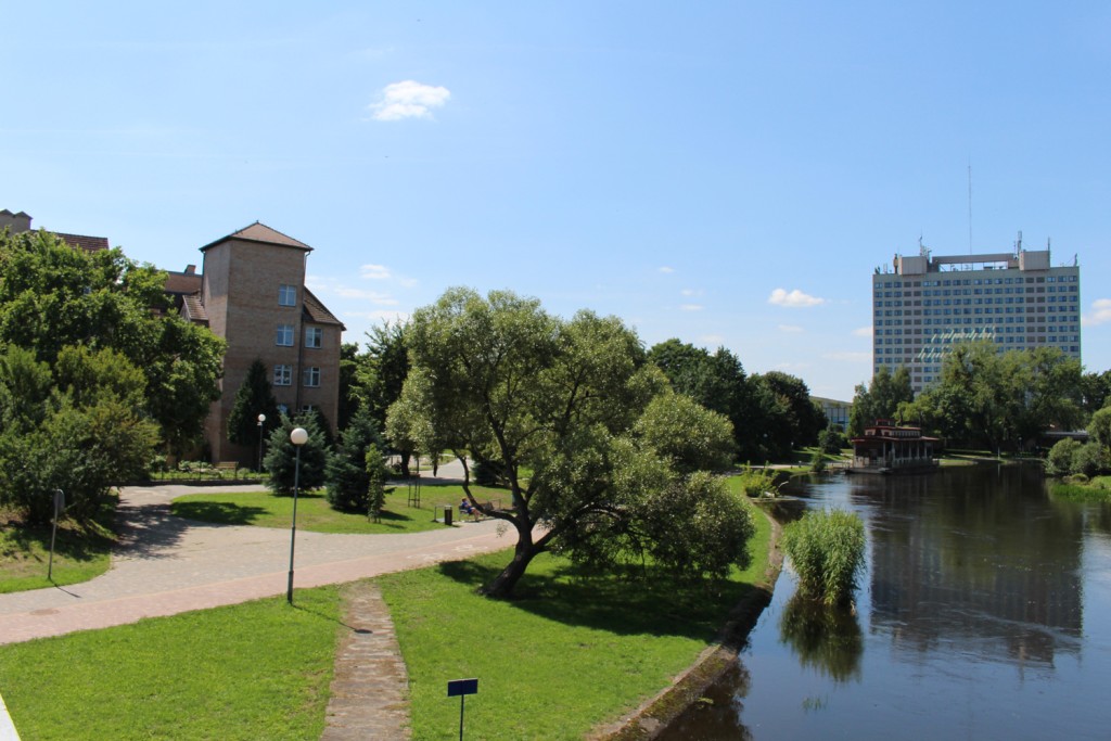 Okolica Domu Pomocy Społecznej im. Jana Pawła II w Pile - bulwar nad Gwdą