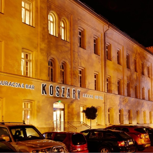 Koszary Arche Hotel w Górze Kalwarii
