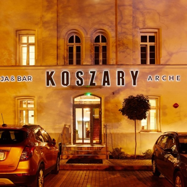 Koszary Arche Hotel w Górze Kalwarii