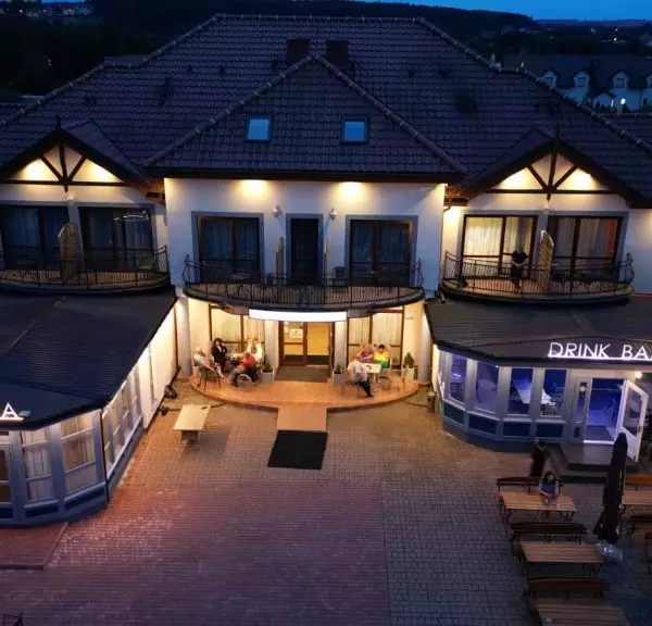 Dworek Bursztynowy w Karwi