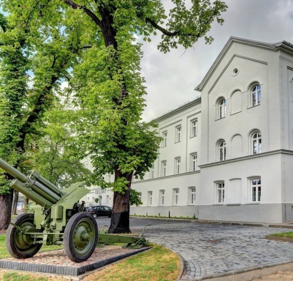 Koszary Arche Hotel w Górze Kalwarii