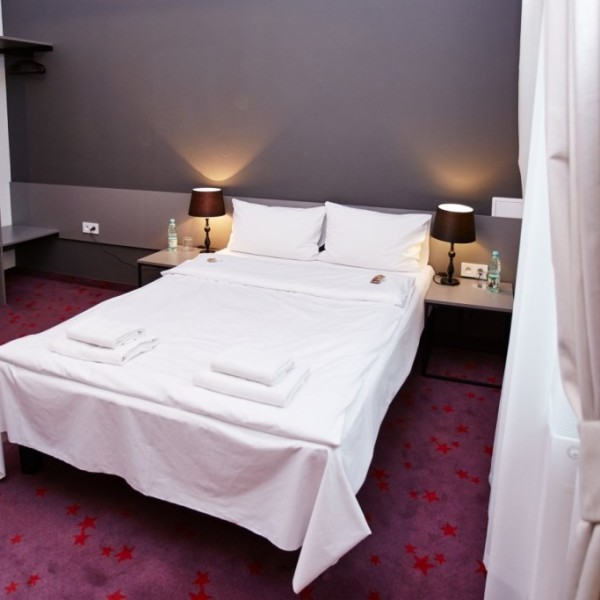 Koszary Arche Hotel w Górze Kalwarii