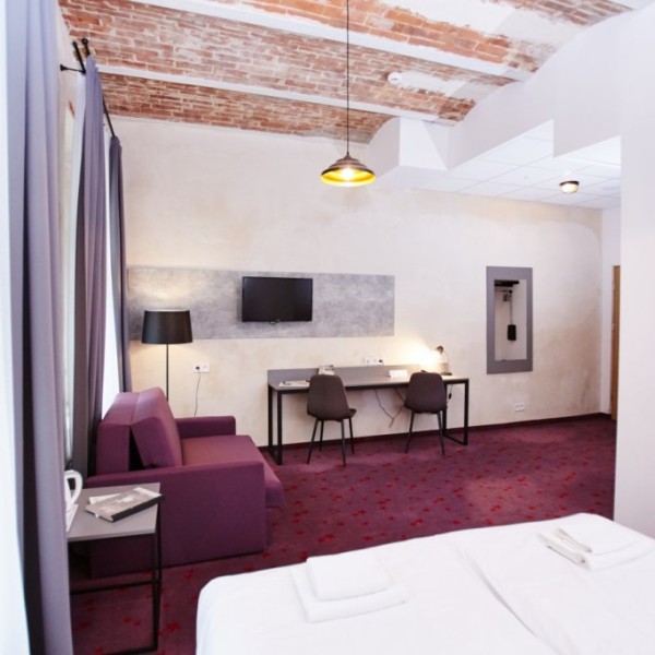 Koszary Arche Hotel w Górze Kalwarii