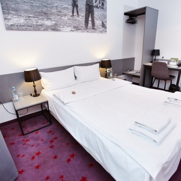 Koszary Arche Hotel w Górze Kalwarii
