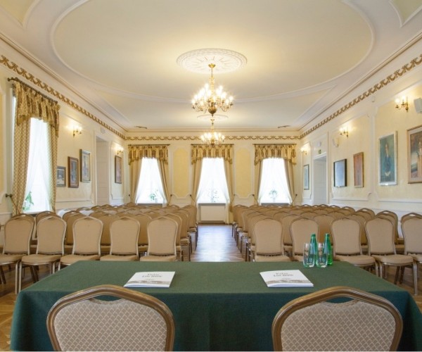 Centrum Konferencyjno-Wypoczynkowe „Pałac i Folwark Łochów”