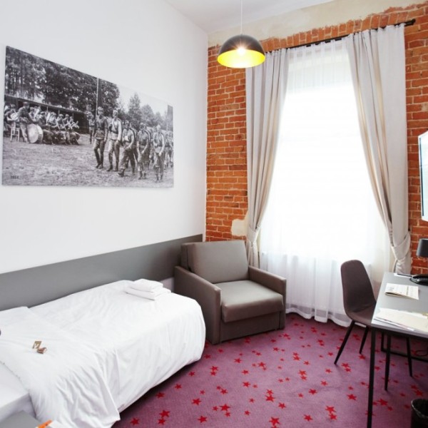 Koszary Arche Hotel w Górze Kalwarii