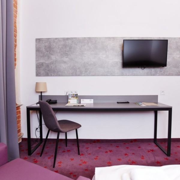 Koszary Arche Hotel w Górze Kalwarii