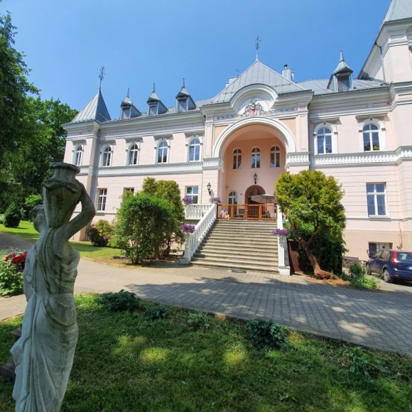 Pałac Jakubowice - Ośrodek Opieki w Jakubowicach