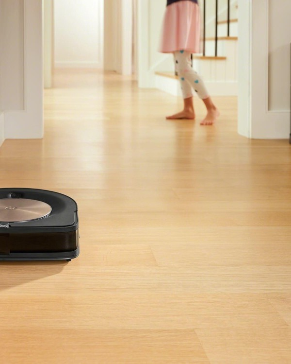 Robot odkurzający iROBOT Roomba S9+w domu