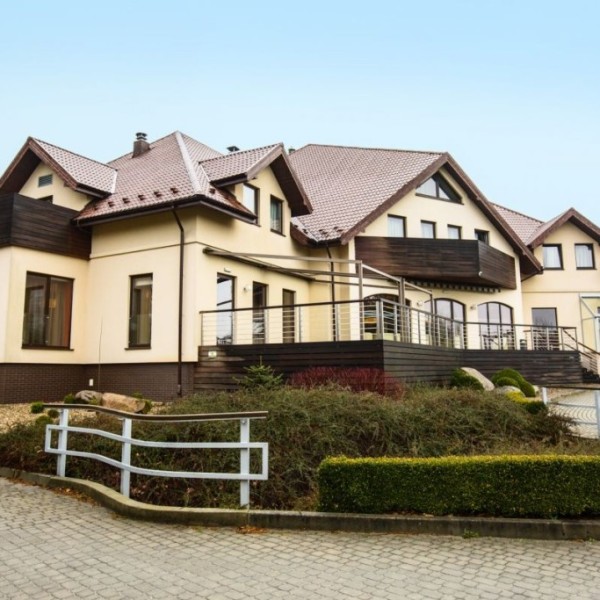 Rado Resort w Woli Chorzelowskiej