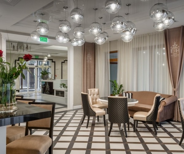 Hotel Evita w Tleniu