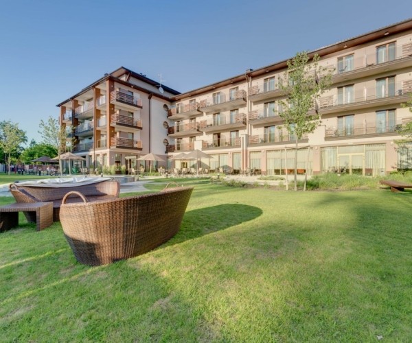 Mineral Hotel MALINOWY RAJ w Solcu Zdroju