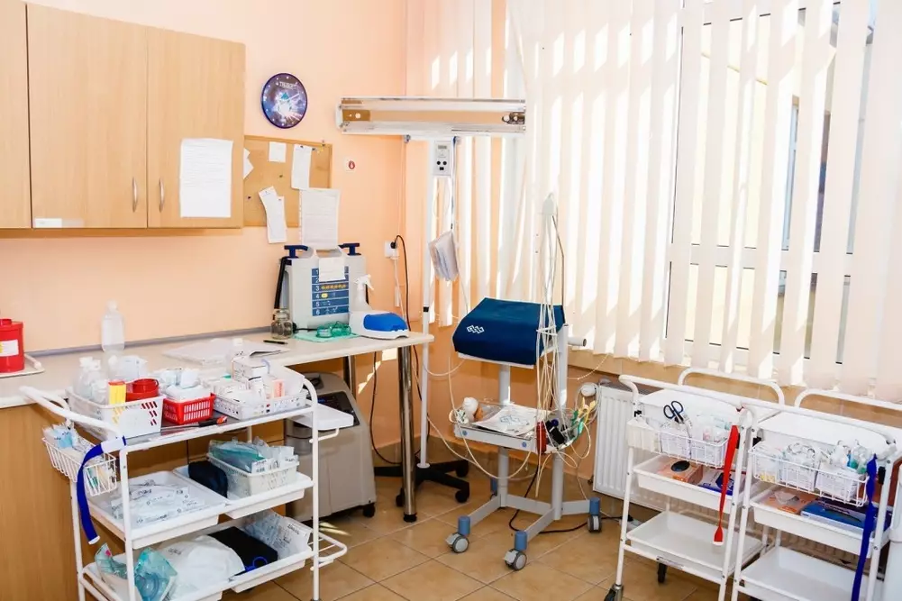 Na terenie Zakładu Opieki Długoterminowej GRYF-MED w Bydgoszczy znajduje się świetnie wyposażony gabinet zabiegowy