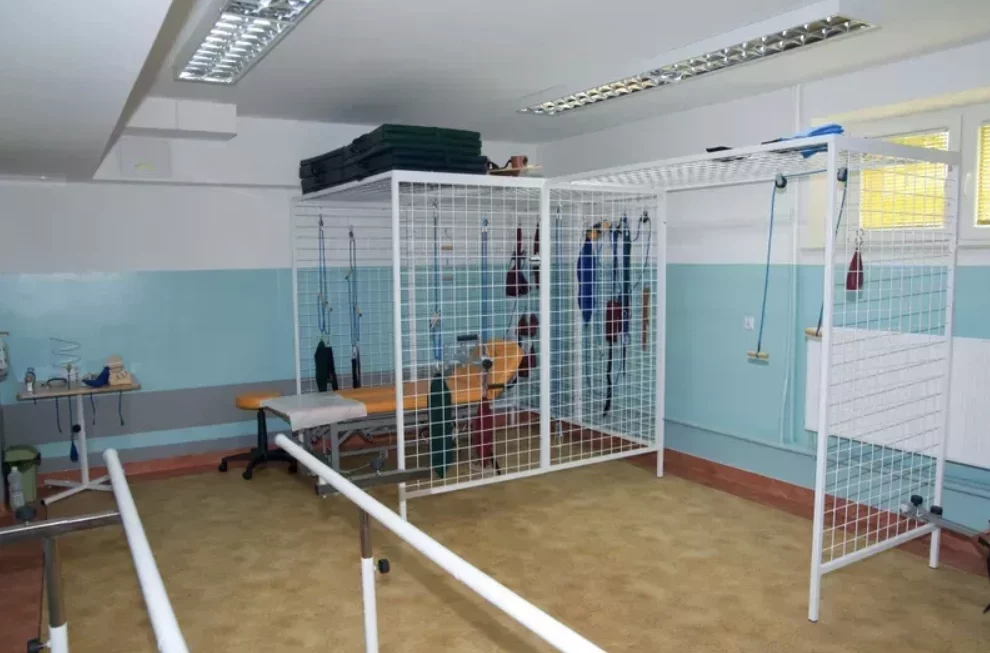 Zakład Opieki Długoterminowej ANNA w Skarżysku-Kościelnem dysponuje własną, profesjonalnie wyposażóną salą do rehabilitacji