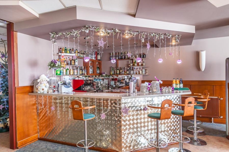 Restauracja z mini barem w Hotelu RYCHŁO w Bogatyni