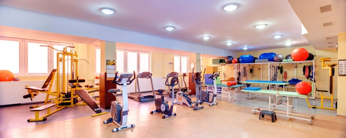 Ośrodek Rehabilitacyjno-Wypoczynkowy ZAGŁĘBIE w Ustroniu Morskim dysponuje salą do zajęć rehabilitacyjnych