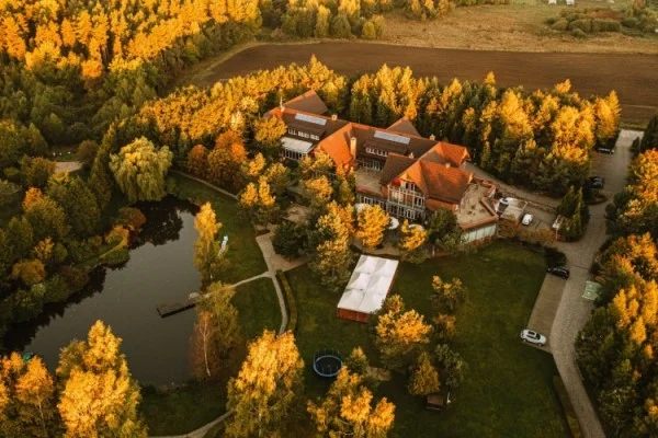 Hotel Kozi Gród w Pomlewie k. Gdańska
