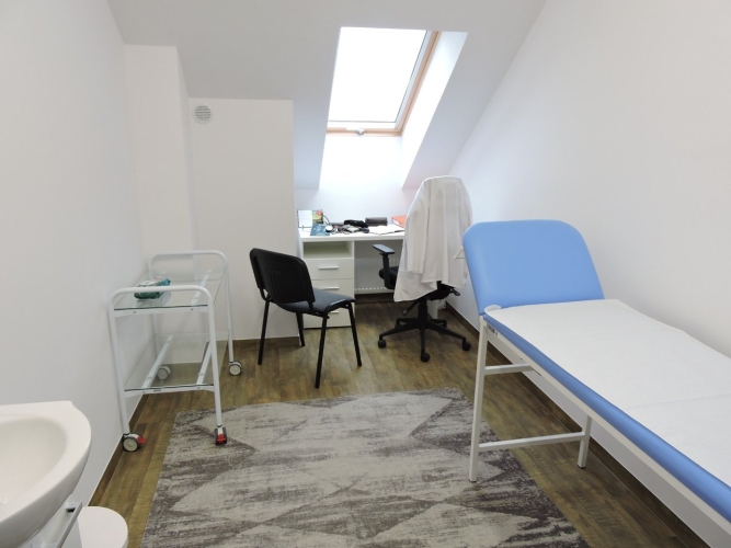 Dzienny Dom SENIOR+ w Olszewie-Borkach dysponuje gabinetem zabiegowym, gdzie na seniorów czeka pielęgniarka