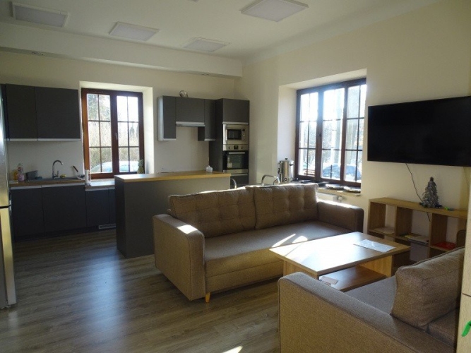 Dzienny Dom SENIOR+ w Zwoleniu - pokój dzienny z ogólnodostępnym aneksem kuchennym