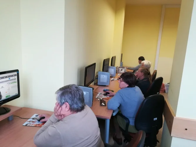Dom Dziennego Pobytu w Chorzowie - zajęcia komputerowe