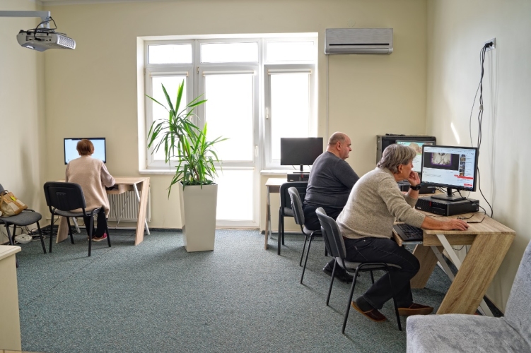 Zajęcia komputerowe w Dziennym Domu Senior+ w Dębicy