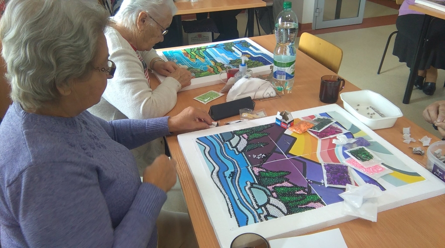 Dzienny Dom SENIOR+ w Książnicach Małych zapewnia seniorom udział w terapii zajęciowej 