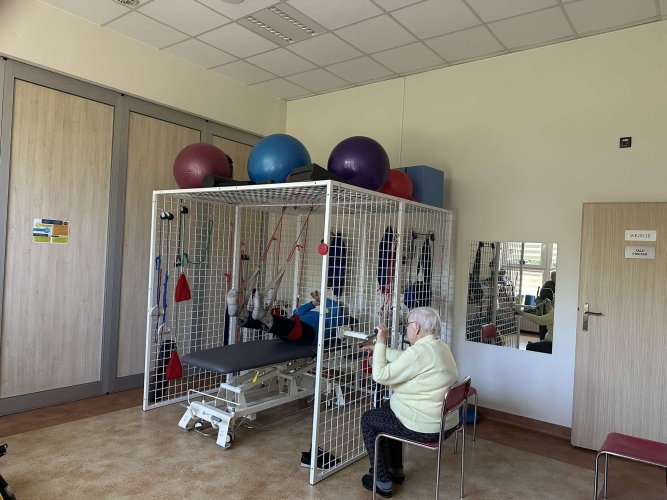 Dzienny Dom SENIOR+ w Komorowie dysponuje świetnie wyposażoną salą rehabilitacyjną