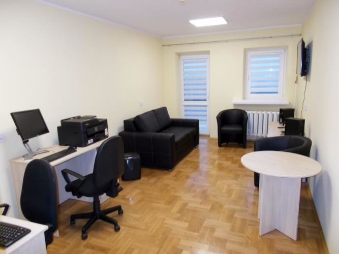 Sala klubowa z kącikiem komputerowym w Dziennym DOmu SENIOR+ w Sieradzu