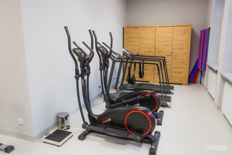 Dzienny Dom SENIOR+ w Ostrowie Wielkopolskim (Raszkowska) dysponuje nowoczesnycm sprzetem do ćwiczeń