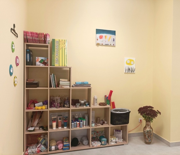 W Dziennym Domu Seniora SENIOR+ w Rajczy czeka na uczestników sporo atrakcji, w tym kącik z grami planszowymi