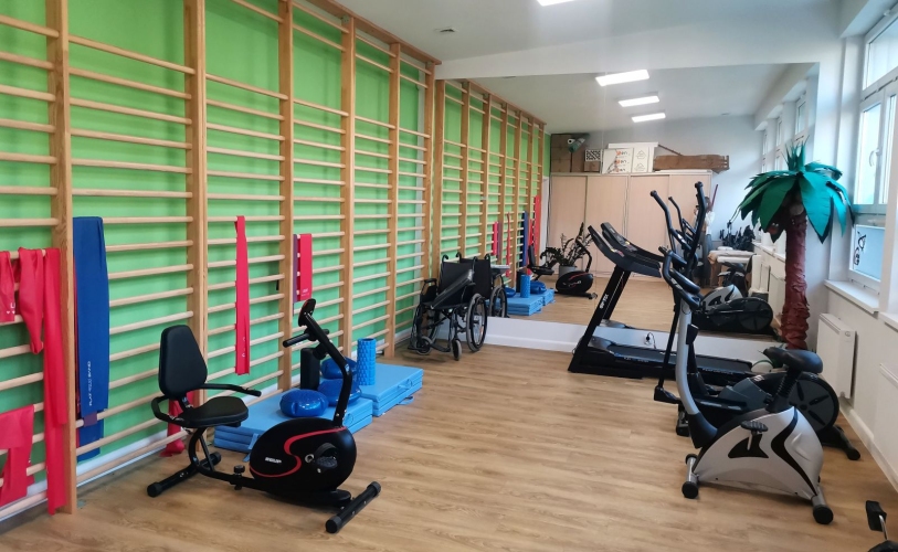 Sala gimnastyczno-rehabilitacyjna w Dziennym Domu SENIOR+ w Gronowie