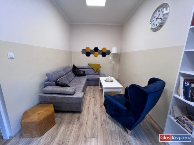 Przytulny kącik wypoczynkowy w Dziennym Domu SENIOR+ we Wschowie