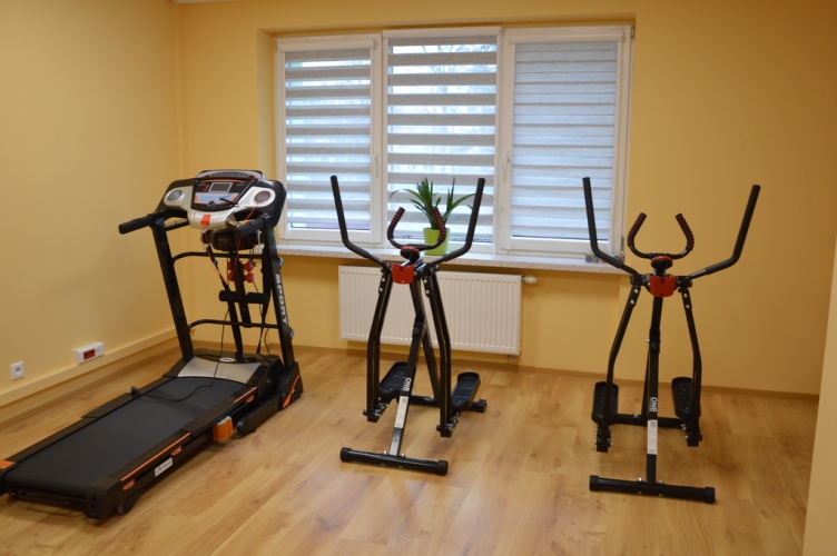 Pomieszczenie do rehabilitacji ruchowej w Dziennym Domu SENIOR+ w Namysłowie